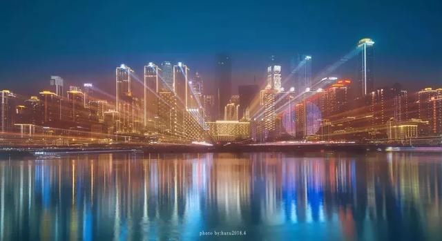 重庆是世界最大的内陆山水城市,也当下最热门