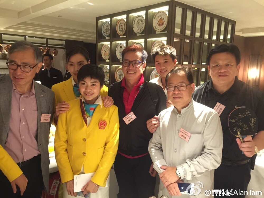 组图-合影奥运冠军 谭咏麟成最大牌的粉丝