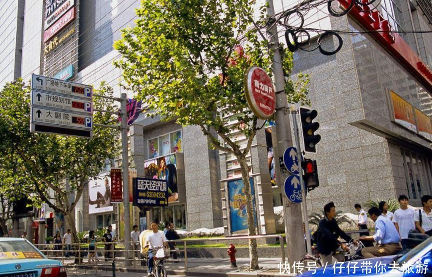 泰国人游玩中国:你们在做什么?中国人:这些只