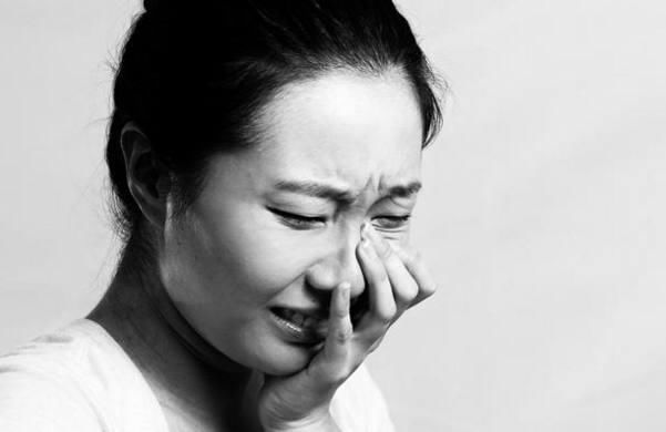 继母生病住院,爸爸找我借五万块,老公给五千,我泪如雨下!