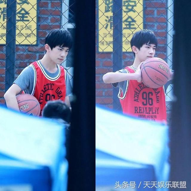 易烊千玺大冬天穿短袖拍广告!满胳膊伤痕惹人