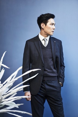 组图:李政宰最新杂志写真曝光 型男气质尽显 组图:李政宰最新杂志写真曝光 型男气质尽显