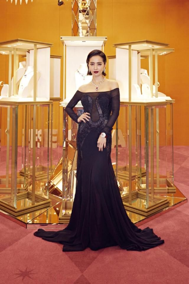 同穿鱼尾裙,迪丽热巴秦岚蔡依林…美如人鱼,谁