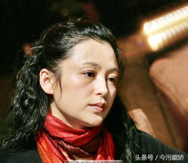 陈凯歌50岁妻子陈红衰老近照,网友:倪萍身体变