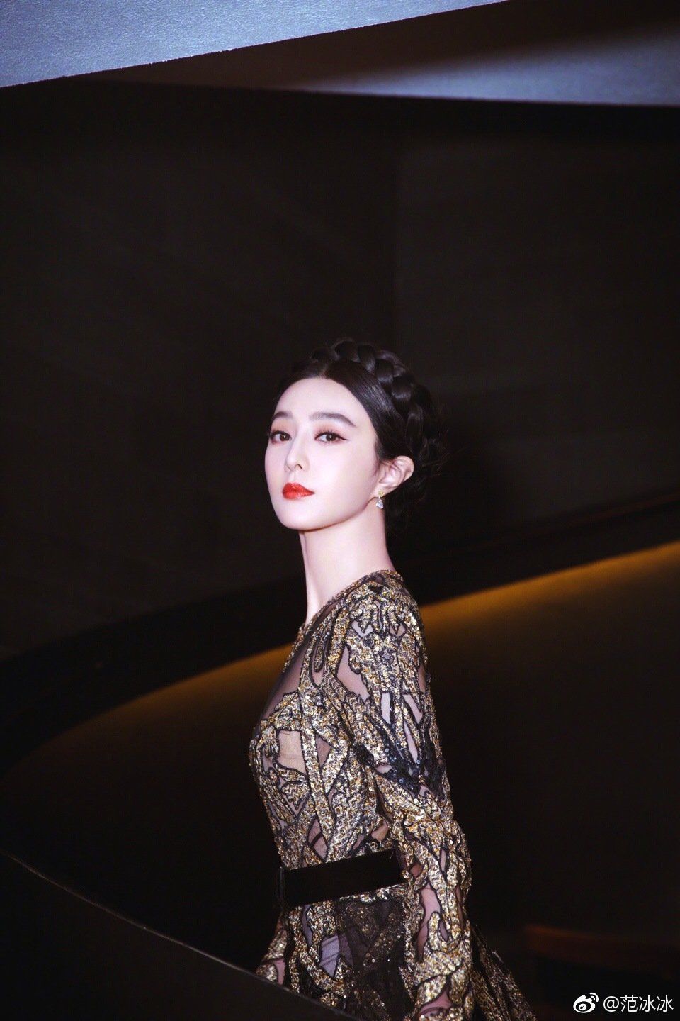 女神范冰冰怀孕,大黑牛升级了,李晨也发微博证实了!