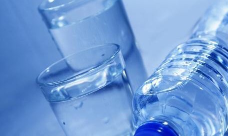 多喝水伤肾还是养肾?喝错对健康伤害这么大,为