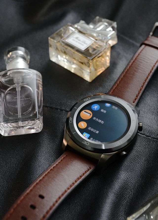 贵不一定最好!看清4g版华为手表2,华为手表2 pro区别再下手
