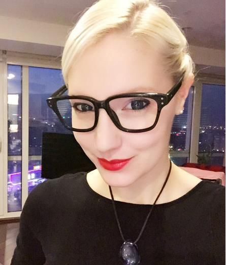 撒贝宁晒旅游照,波兰老婆白到发光,丈母娘初见小撒说女儿瞎了眼