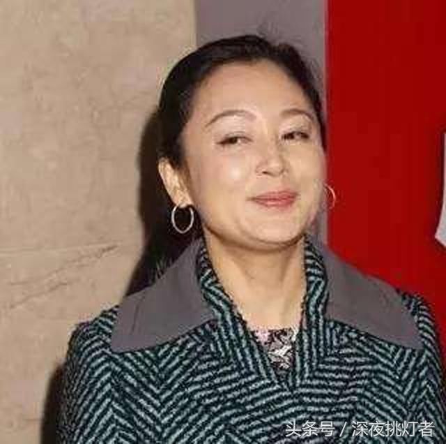 49岁陈红近照,第一代最美琼瑶女郎,如今老成这