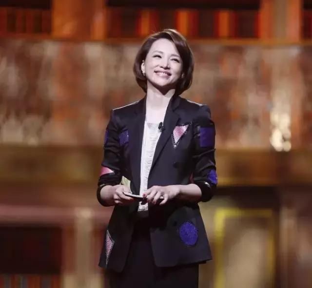 董卿袁泉两大美女同框:人美到极致,是没有岁月