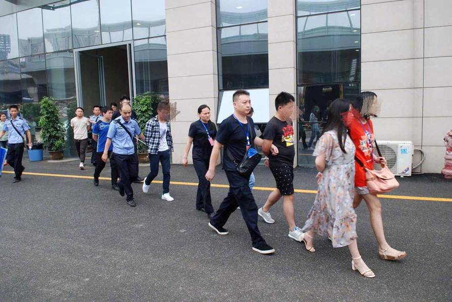 6月7日，江岸区公安分局及市局刑侦、网安、技侦、特警等多个警种共组织1000余名警力，分成14个抓捕组，同时对首脑分子和10处窝点实施突击抓捕行动，共抓获涉案人员808名，其中首脑分子8名，查扣电脑800余台、手机2000余部、银行卡3000余张。