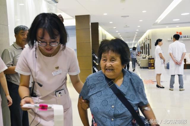 长春市珲春社区党委联合华领体检举办免费爱心