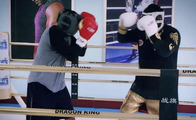 亚洲KO之王!张君龙连续19场比赛击倒对手,力