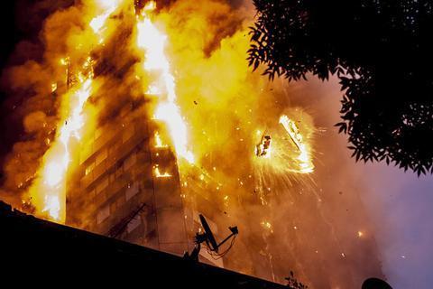 伦敦大火仍有65人失踪恐已遇难 疑因4楼冰箱起火 伦敦大火仍有65人失踪恐已遇难 疑因4楼冰箱起火