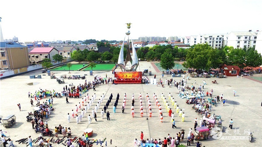 长垣太极功夫学校十周年庆典活动暨太极名师王胜伟收徒仪式隆重举行