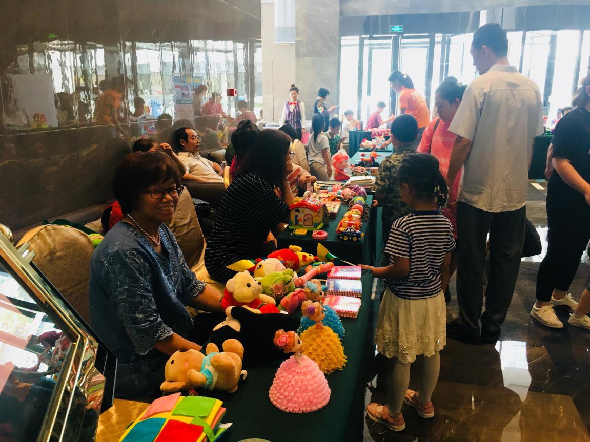 2018长阳首届萌娃市集火热开集,儿童才艺秀场