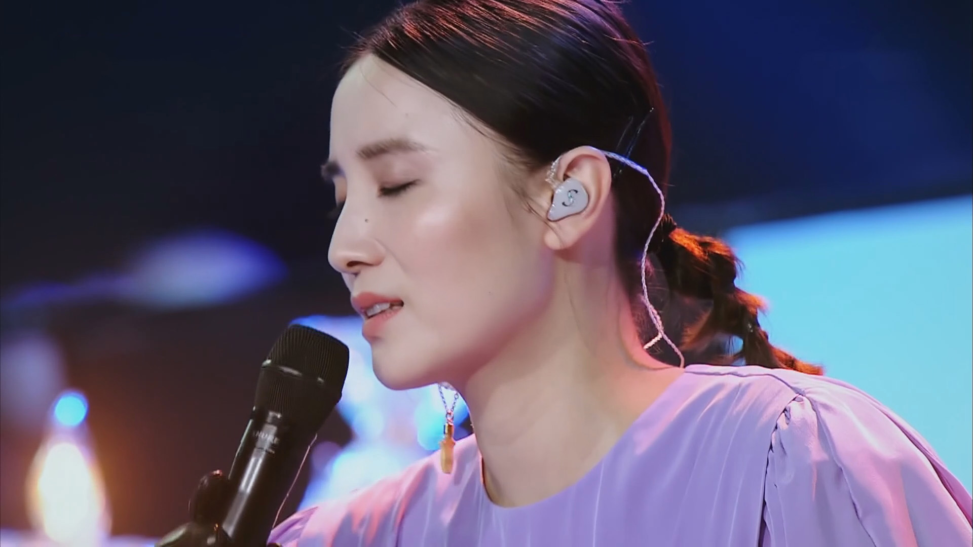 宋佳《傲慢的上校》征服全场 宋佳《傲慢的上校》征服全场