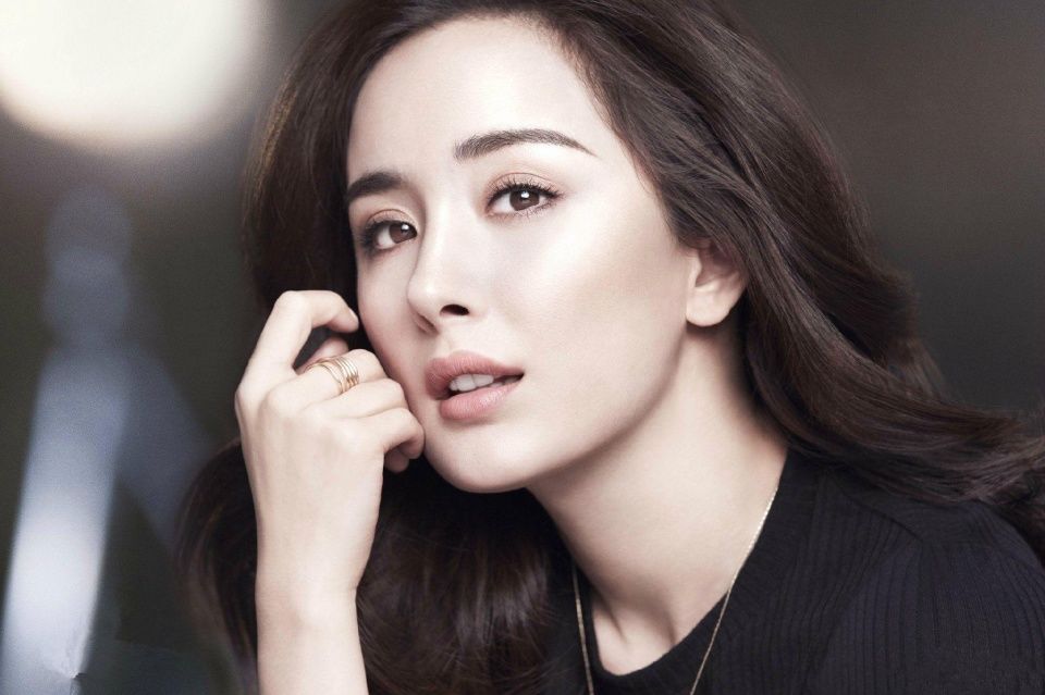 看完杨幂和唐嫣画的,再看迪丽热巴和baby的,笑