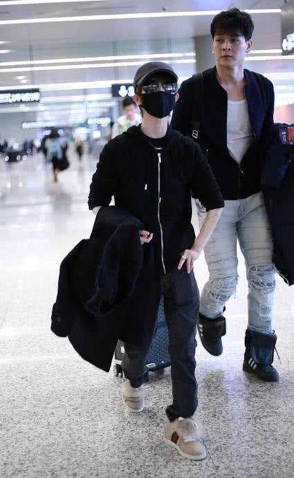 郭敬明又换新男友,颜值怒甩陈学冬十条街,王思聪换女友都没他快