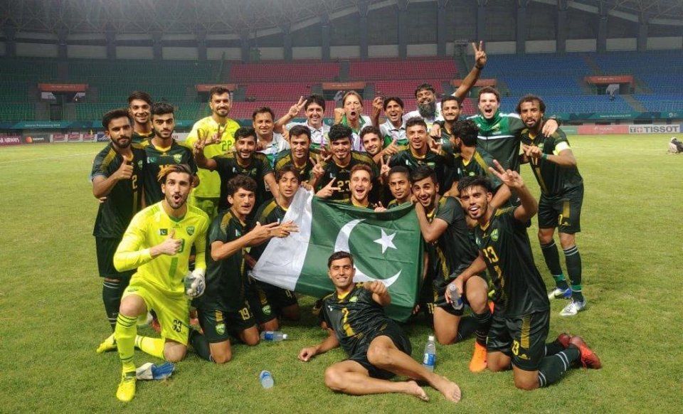 超级鱼腩亚运足球44年首胜,杀入淘汰赛在即举