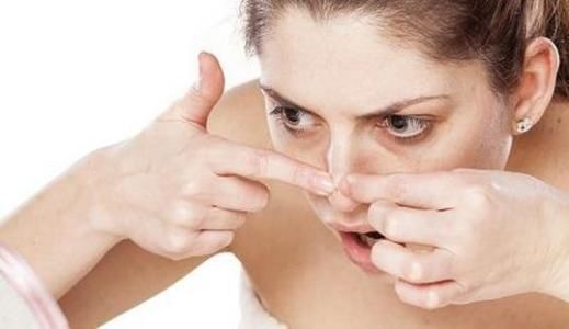 痘痘里面挤出来的白色东西是什么?教你挤痘不