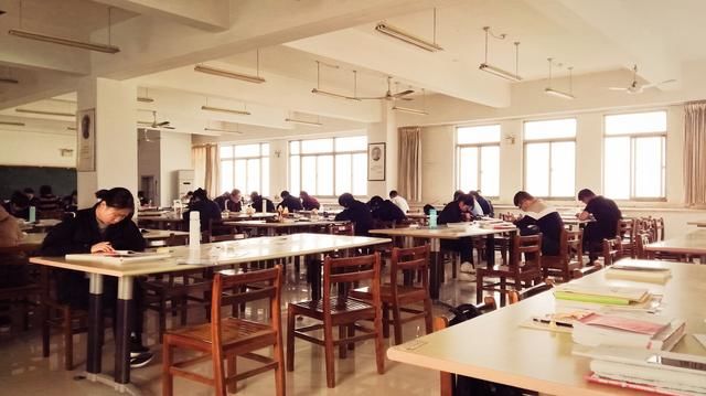 分享一个例子:大学毕业后当兵与大学在读期间