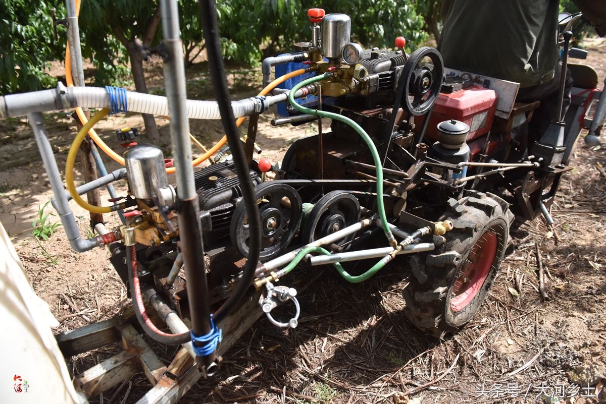 61岁农民发明果树喷药神器,效率提高5倍可一机