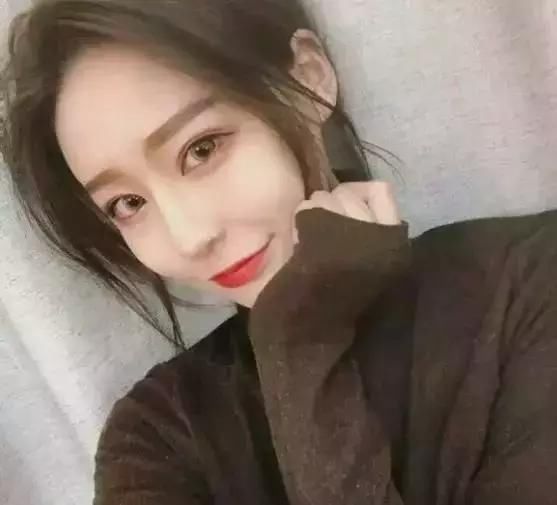 抖音第一网红直播不开美颜,竟然这么辣眼睛?