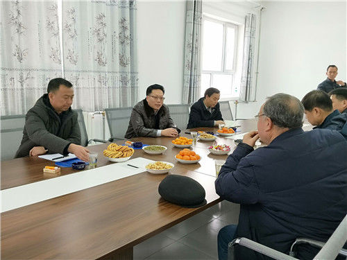 拜城县县委秦书记慰问休相村访惠聚工作队