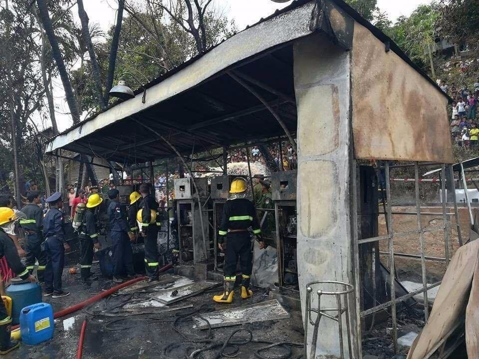 缅甸德林达依省丹荖县加油站突发大火,有人丧