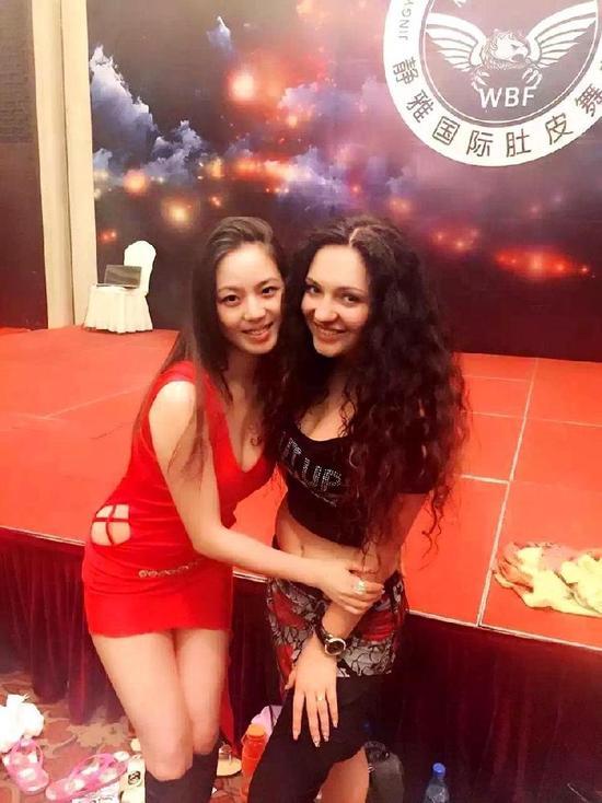 通过学习，杨西欧了解了更多肚皮舞的知识，“肚皮舞准确的说法是东方舞，很多人以为来源于印度，其实发源地是埃及，舞蹈和音乐都带有浓厚的阿拉伯风情。”