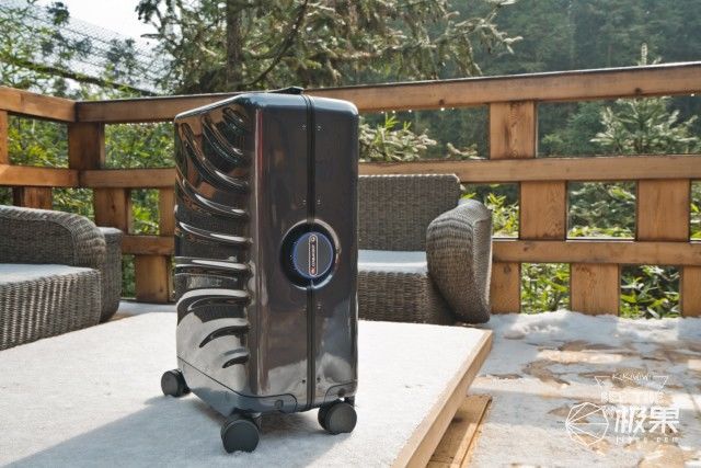 能跟着你走的智能行李箱,忠犬上身再也不怕丢