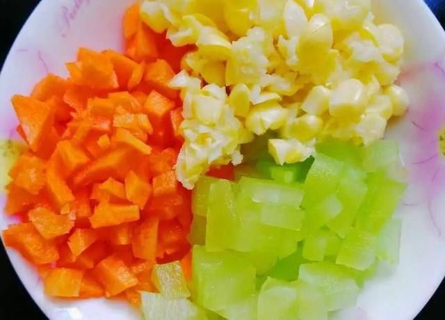 宝宝辅食:土豆蛋黄丸子,软糯微甜,简单易做!