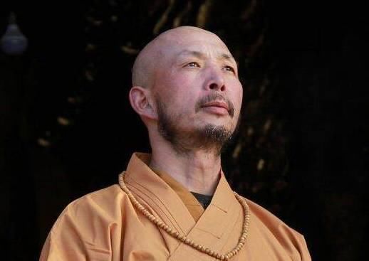 武僧一龙倒下后,又一少林大师出手,直呼格斗狂人乖徒儿