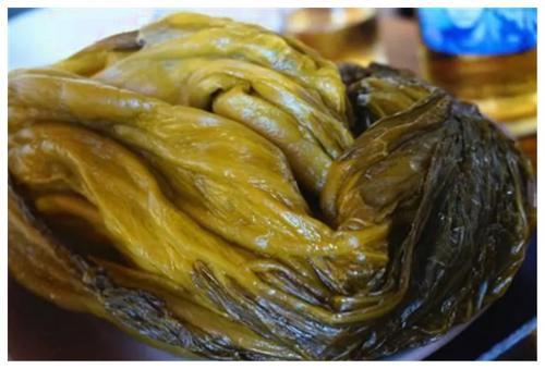 巴基斯坦小伙来中国买特产,辣条和酸菜成箱搬