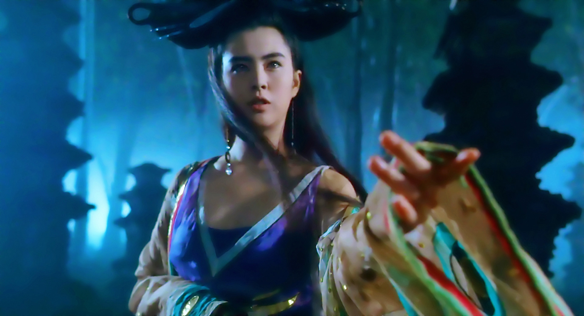 1987年出演电影《倩女幽魂》中聂小倩，并获得当年香港电影金像奖最佳女主角提名。