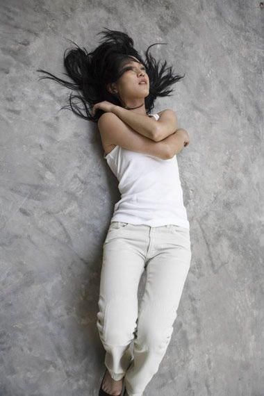 周迅的"水蛇腰",杨幂的巴掌腰,都不能聘美赵丽颖的标准腰!