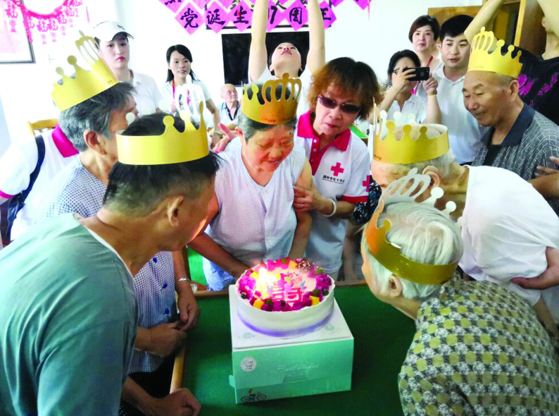 红十字志愿服务关爱老年人