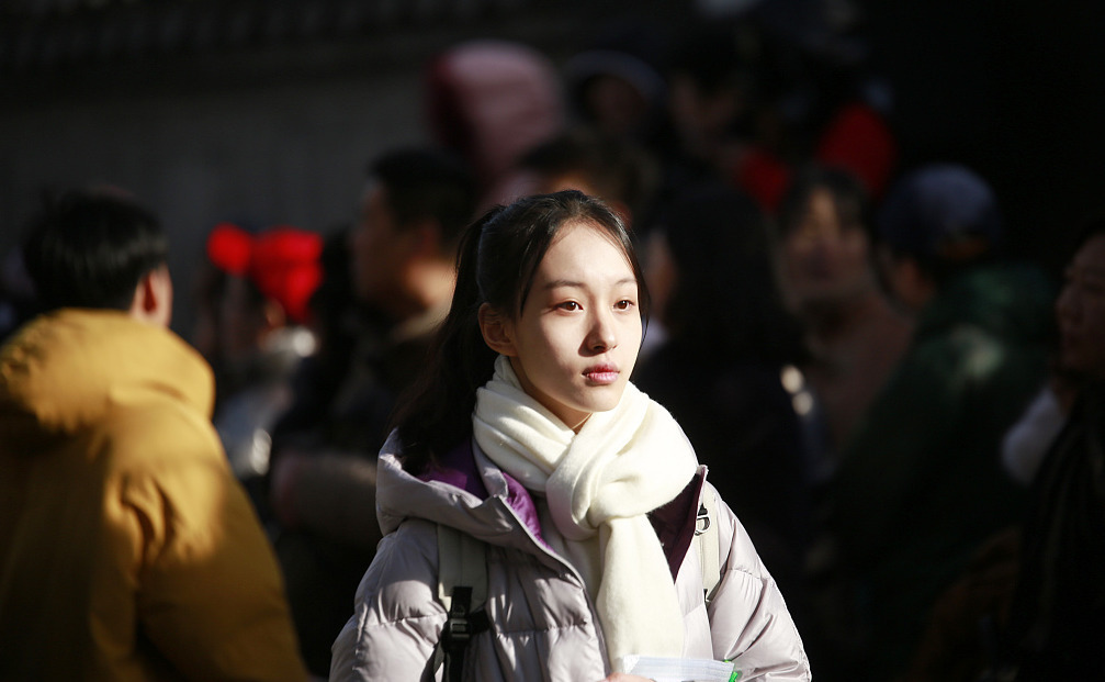 中戏艺考现场 俊男靓女齐"追梦"