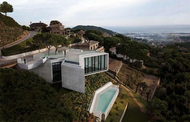 国外让人难以置信的10个悬崖峭壁上的别墅,住过一个算你牛