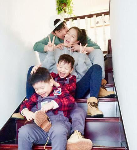 这些明星生的都是双胞胎儿子,当年的"小凳子"也是