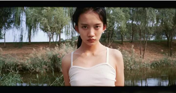 这背后有罗洋个人际遇的原因,也有时尚产业对女性形象审美口味的变迁.