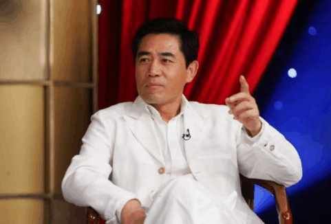 《突击再突击》中的梁永军, 他的父亲竟然是他