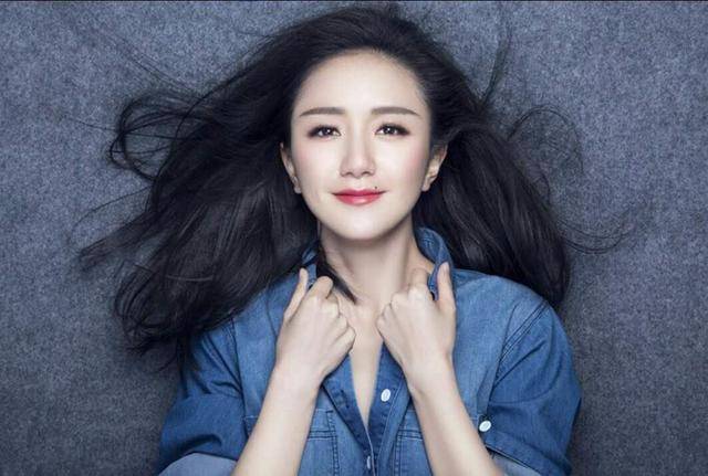 她是黄轩唯一正面承认的女友,与林峰搭过戏,吴奇隆称其为亲妹妹