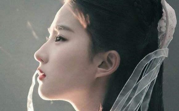 网友剪辑刘亦菲与迪丽热巴CP动图,粉丝们;受不