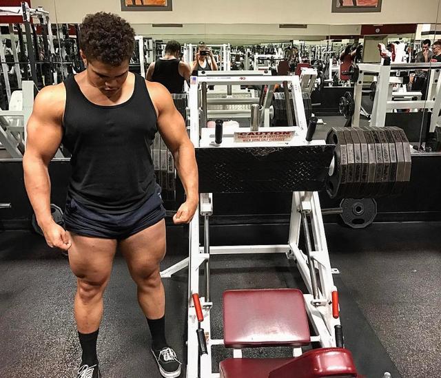 3年前的他还是无人知晓的矮个子肌肉猛男,为了突破自我,让自己成为