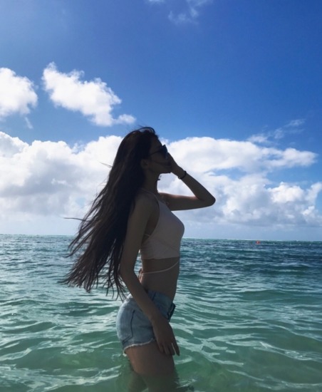 郭少女友海边戏水秀曼妙身材 网友:某人拍得不错 郭少女友海边戏水秀曼妙身材 网友:某人拍得不错