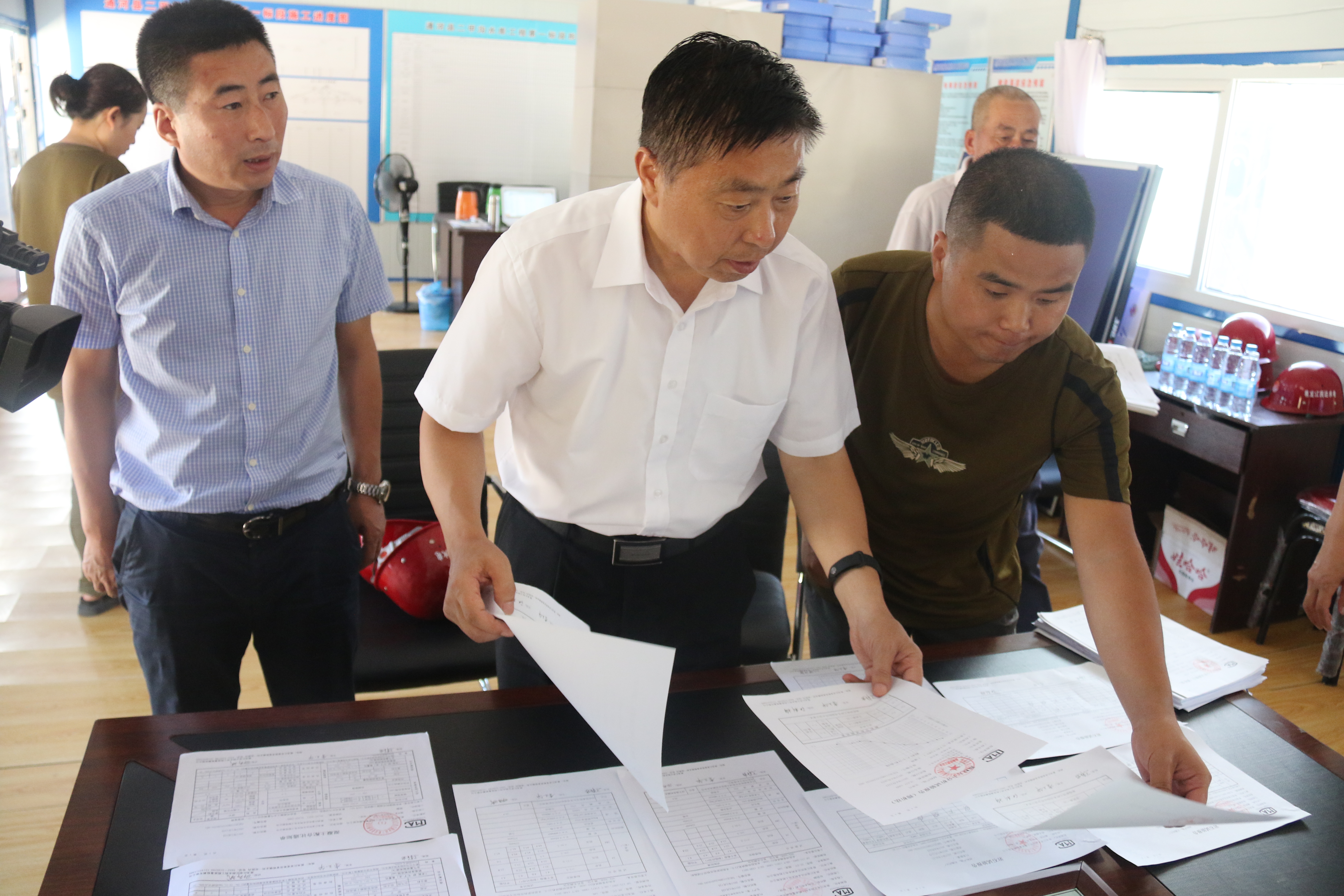 通河县委书记刘长河就二甲沟水库工程进展情况进行调研