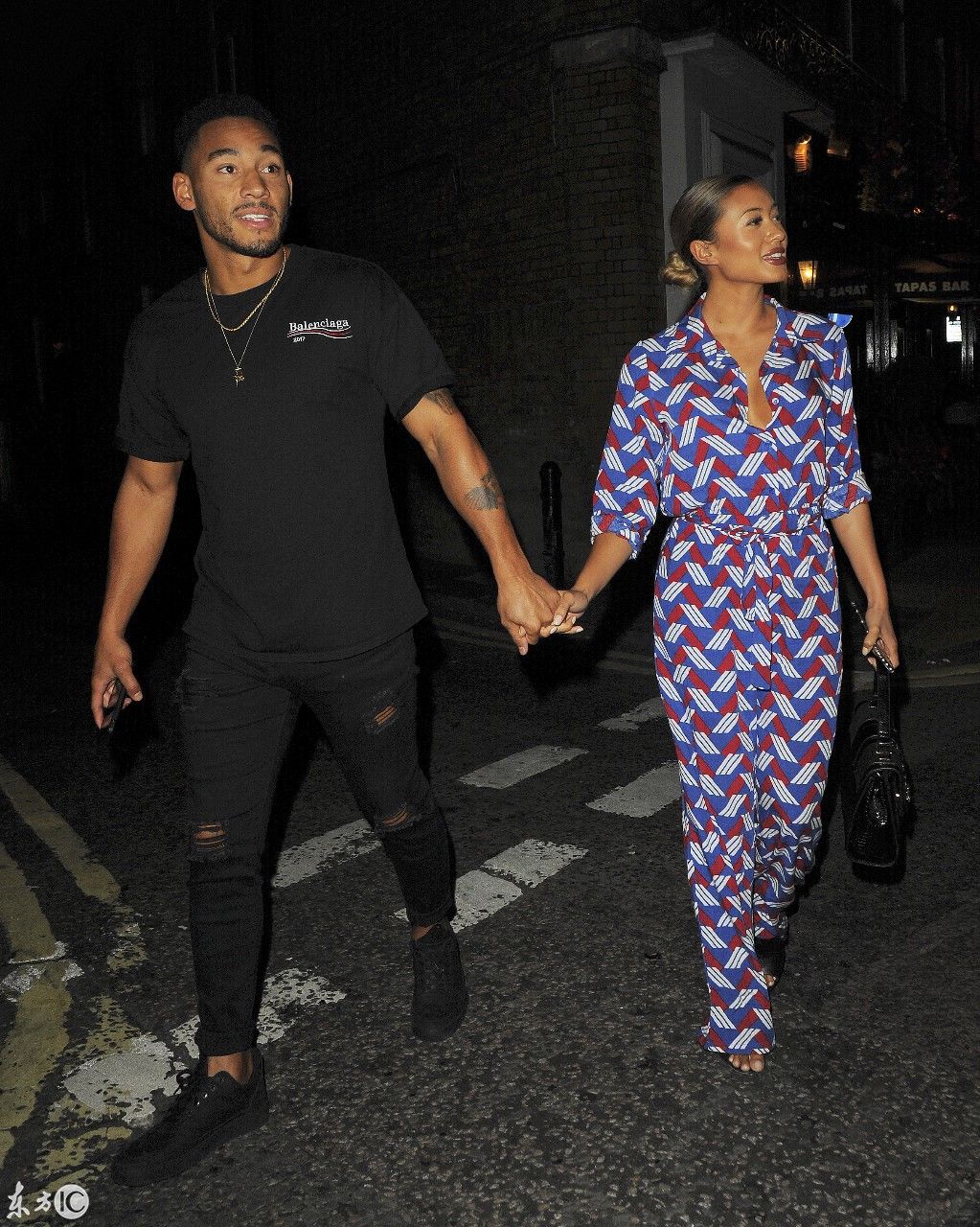 英国爱情岛女星卡斯克罗斯利碎花套装,演绎初