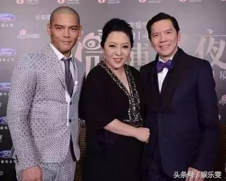 向华强夫人陈岚身材发福竟实力抢镜 年轻时候